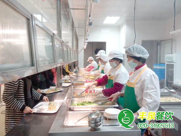 廣州珠江新城白領(lǐng)吐槽吃飯難，餐飲承包公司幫你忙